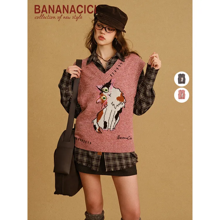 BANANA CICI2025年秋冬新款原创歪头三花猫手工绣花羊毛毛织背心