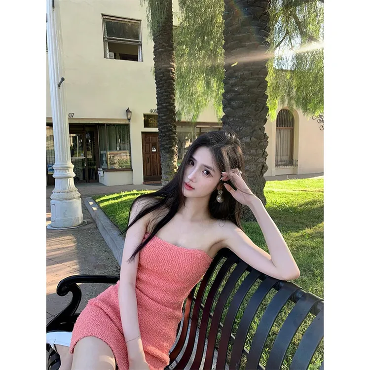 2025韩版秋季时尚设计感修身显瘦网红穿搭气质收腰a字连衣裙穿搭 