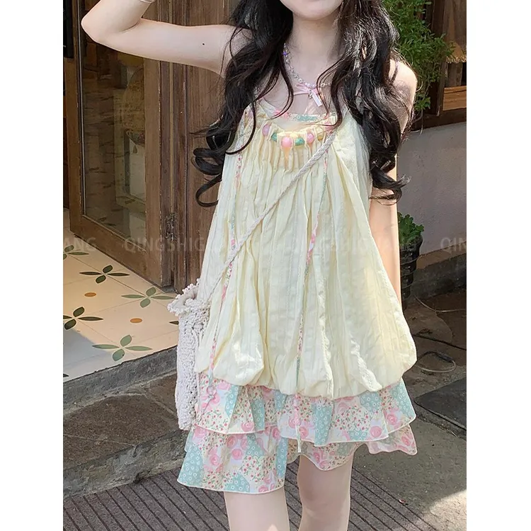 设计感碎花拼接吊带连衣裙女2025流行海边度假风花苞短裙减龄夏季