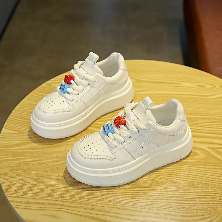 珂蝶娜真皮厚底小白鞋女2025春季新款增高显脚小轻便透气休闲