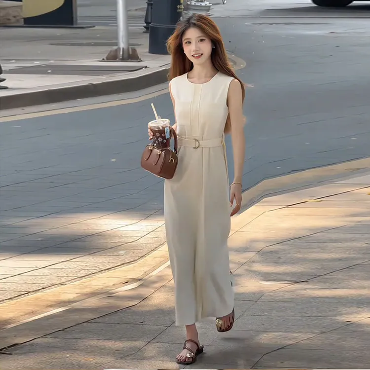 2025新款小个子穿搭白色圆领设计感收腰连衣裙女气质显瘦长裙子