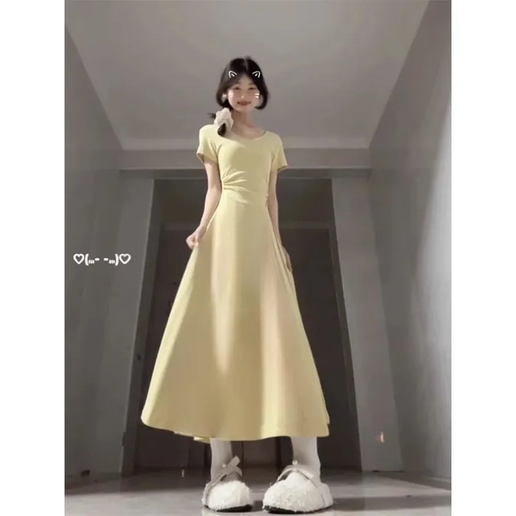 奶黄色连衣裙女夏日绝美收腰小裙a字掐腰小黑裙修身包臀长裙套装