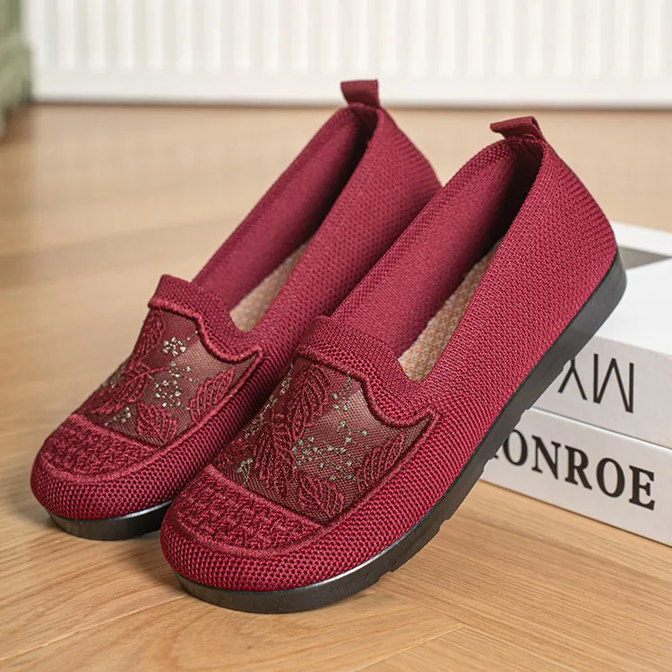 新款刺绣防滑老北京布鞋软底轻便中老年女妈妈鞋一脚蹬休闲透气