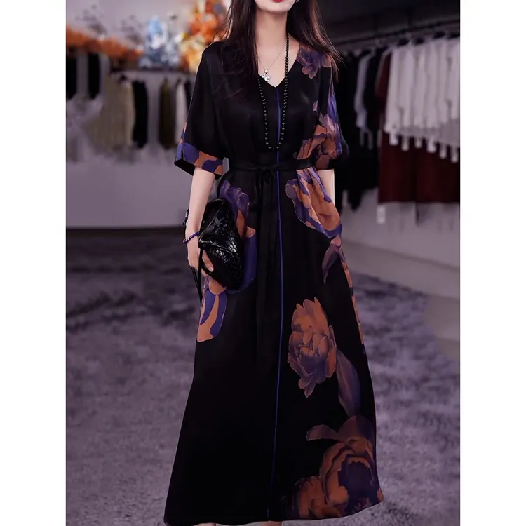 轻奢贵夫人印花V领连衣裙女2025夏季新款端庄优雅五分袖显瘦A字裙