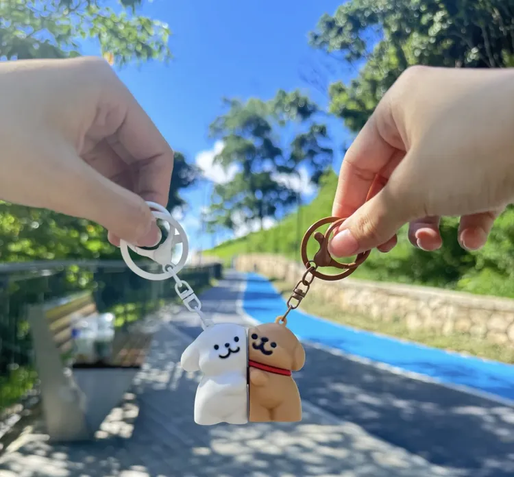 钥匙扣新款创意可爱线条情侣小狗挂件磁吸公仔挂饰卡通书包礼物