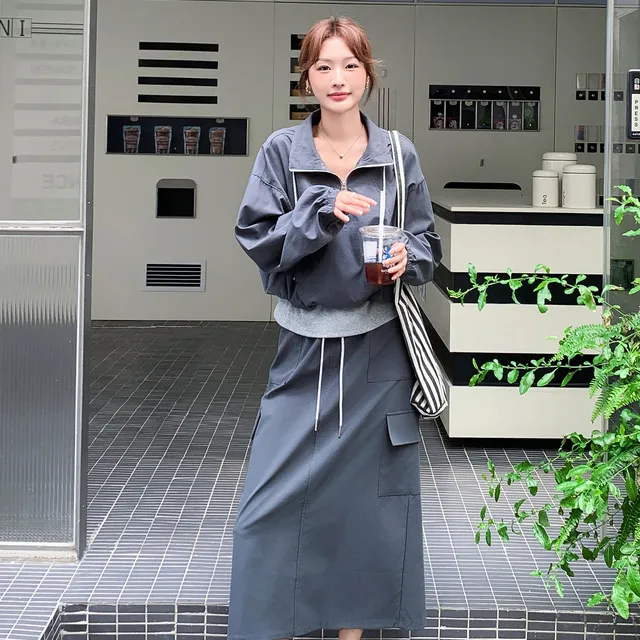 灰色时尚松弛感休闲风穿搭套装裙女秋季2025新款上衣半身裙两件套