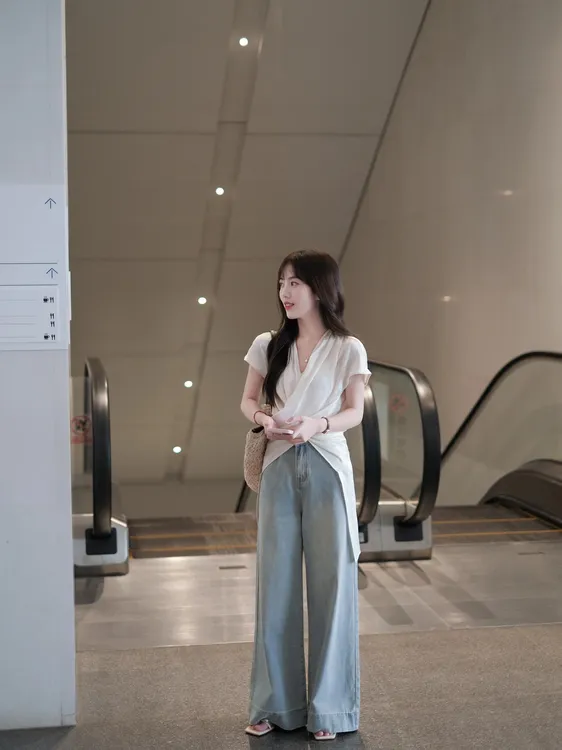 2025夏季新款韩系休闲时尚上衣甜美时尚温婉大方衣服百搭牛仔裤女