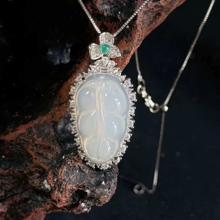 事业有成平安叶铜镀金吊坠 多样性发其一