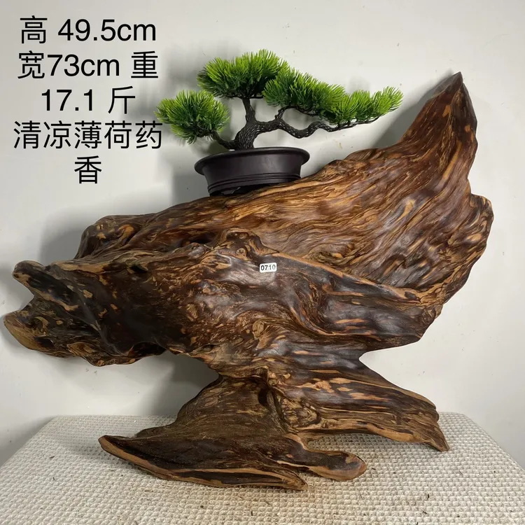 大山里的香木摆件