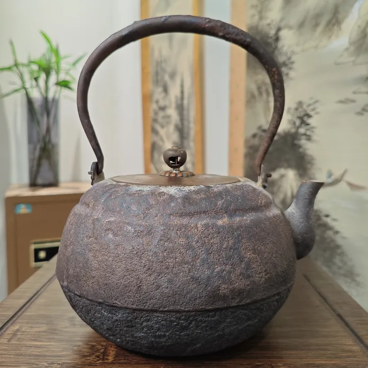 【高级品】宫崎寒雉 造 岩肌纹丸型老铁壶  满水容量约1500ml 