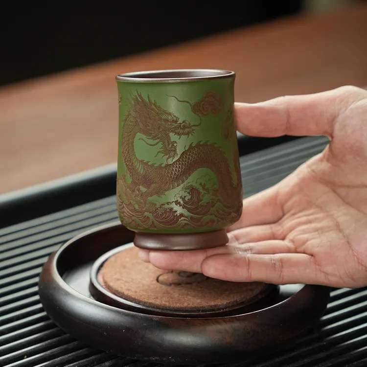 宜兴原矿紫砂龙血砂粉浆绿泥刻绘龙飞凤舞全手工主人杯