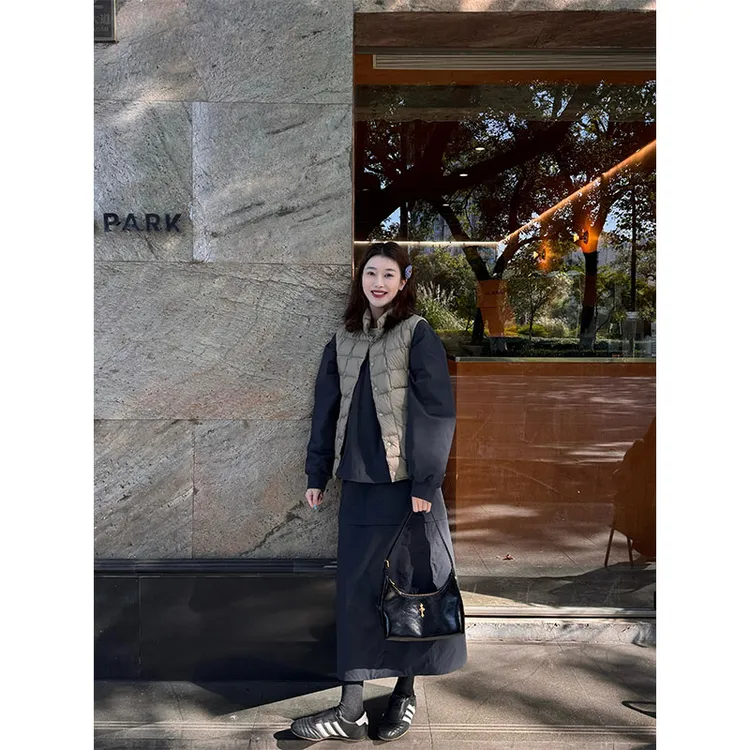 秋冬新款时尚洋气长袖圆领打底衫休闲百搭马甲上衣高腰半身裙套装