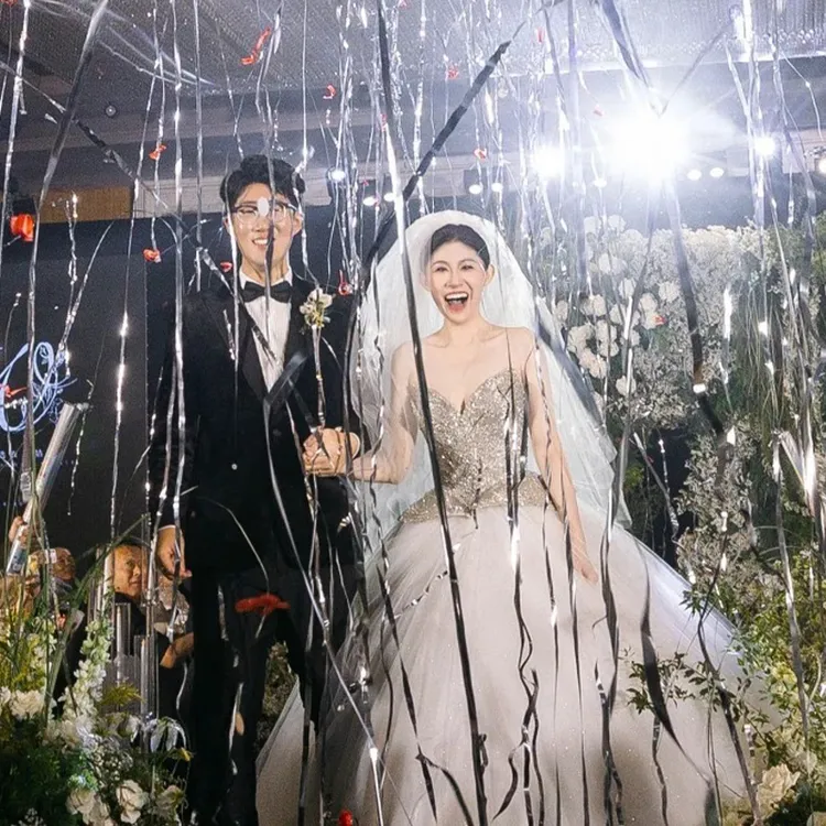 结婚接亲迎亲新娘手抛彩带雨丝拉花氛围银色蜘蛛丝生日彩条礼花枪