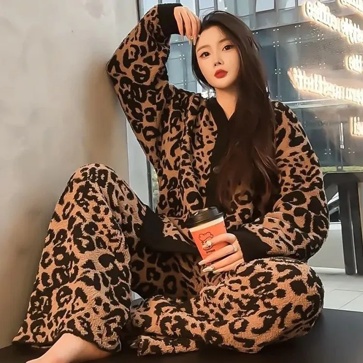 加绒可外穿珊瑚绒睡衣女士可爱柔软舒适家居服套装