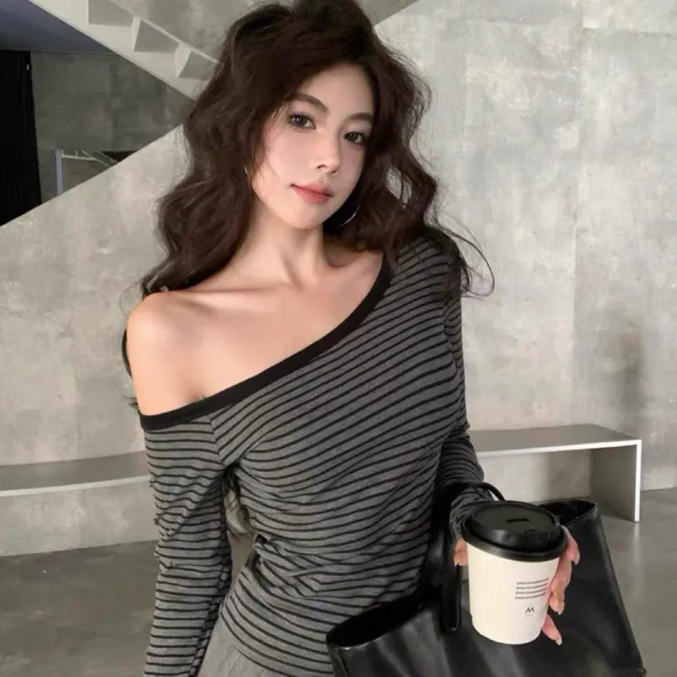 辣妹斜肩撞色条纹长袖T恤女秋季修身打底衫复古显瘦短款内搭上衣