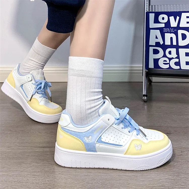 回力秋冬新款蝴蝶刺绣小白鞋女2026网红爆款百搭运动透气厚底板鞋