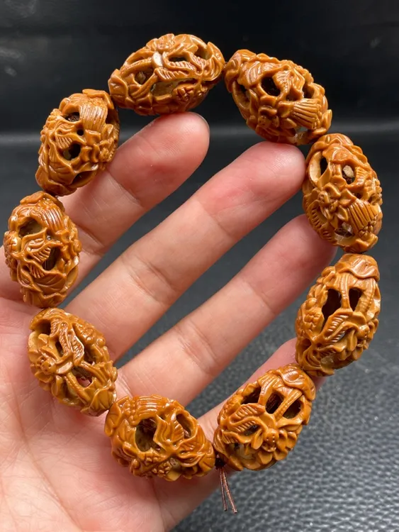 橄榄核雕刻1.9镂空金鱼手串