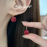 DODOGOGO 铜合金仿珍珠耳饰 红色复古几何方块耳钩气质时尚耳环女