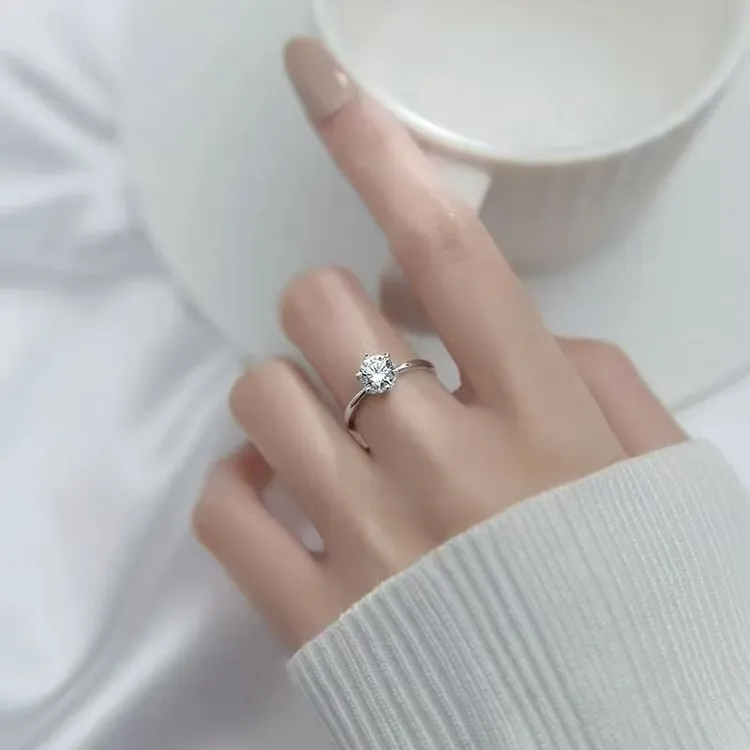 925银莫桑石戒指 925银莫桑石戒指六爪戒指正品礼物