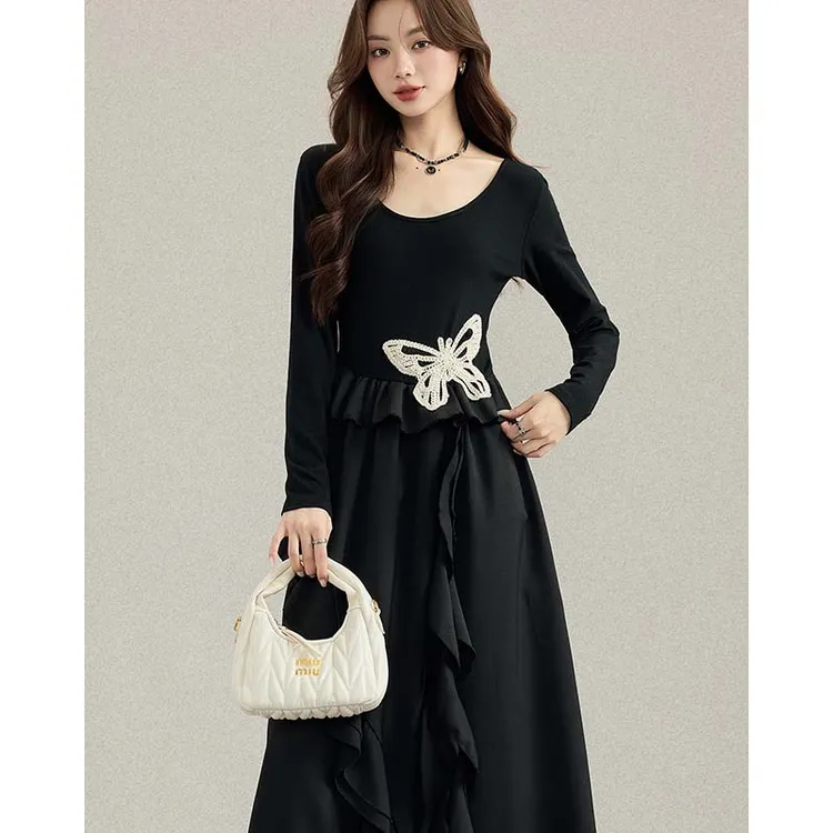 长袖连衣裙女早秋季新款收腰显瘦小黑长裙子D4026