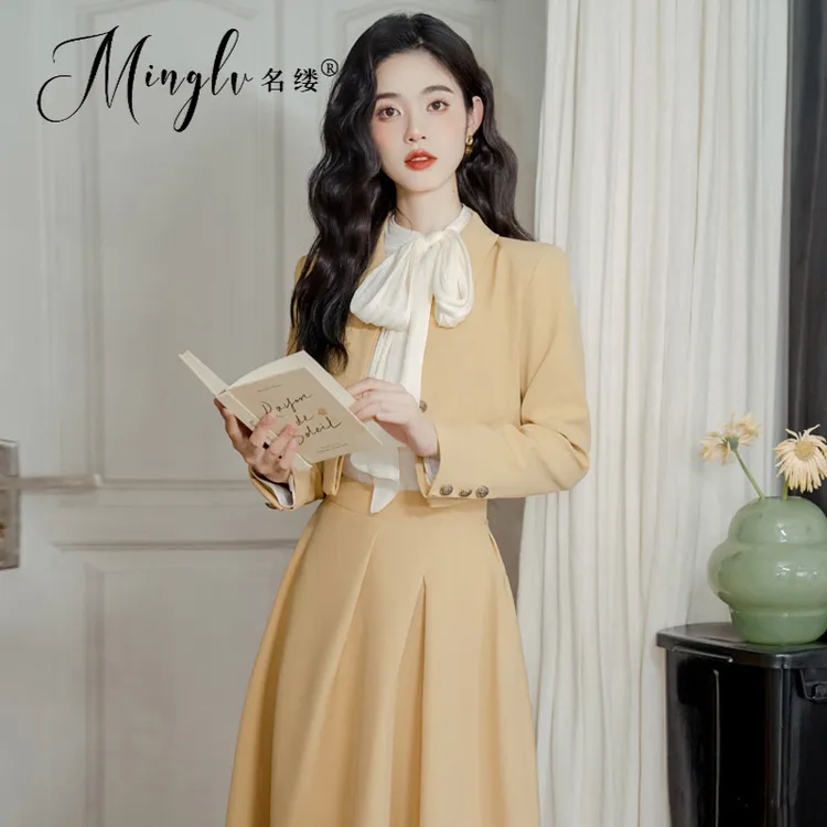 名缕女装时尚高级感小香风职业套装裙西装短款外套半身裙两件套女