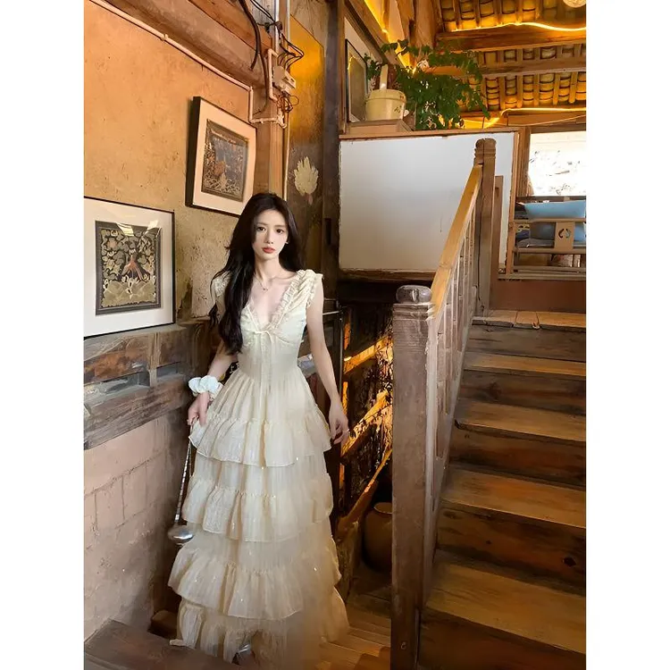 一颗甜桃yikett斯嘉丽裙摆重工V领吊带连衣裙女收腰显瘦长裙