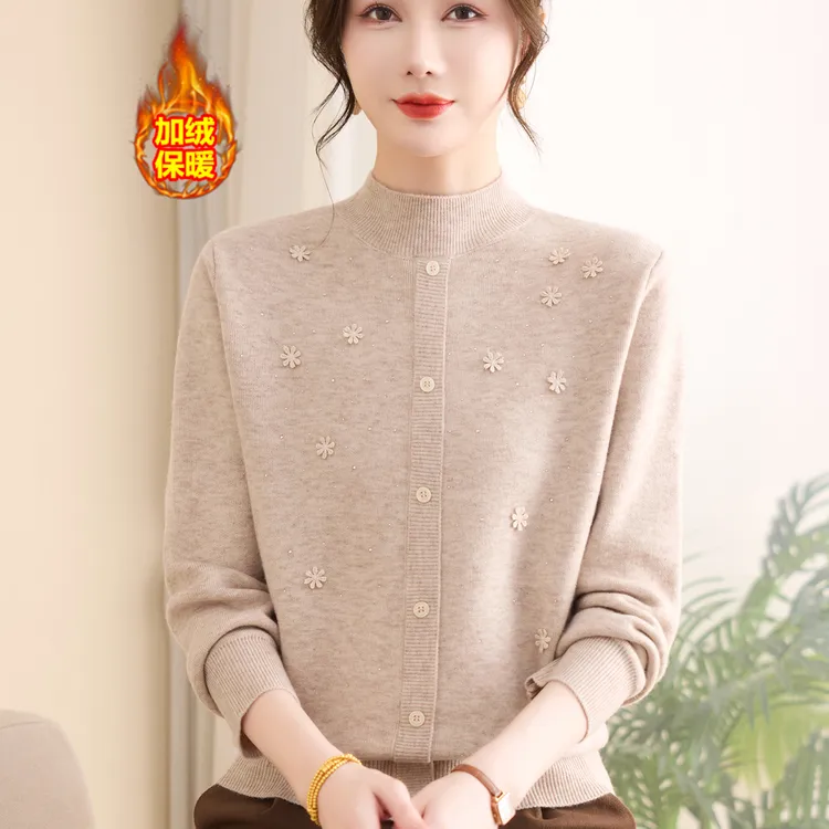 妈妈冬装半高领一体绒上衣2025新款中老年女装加绒保暖毛衣打底衫