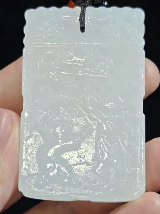 旧藏天然和田玉子冈玉牌童子献福50克69*40*6mm