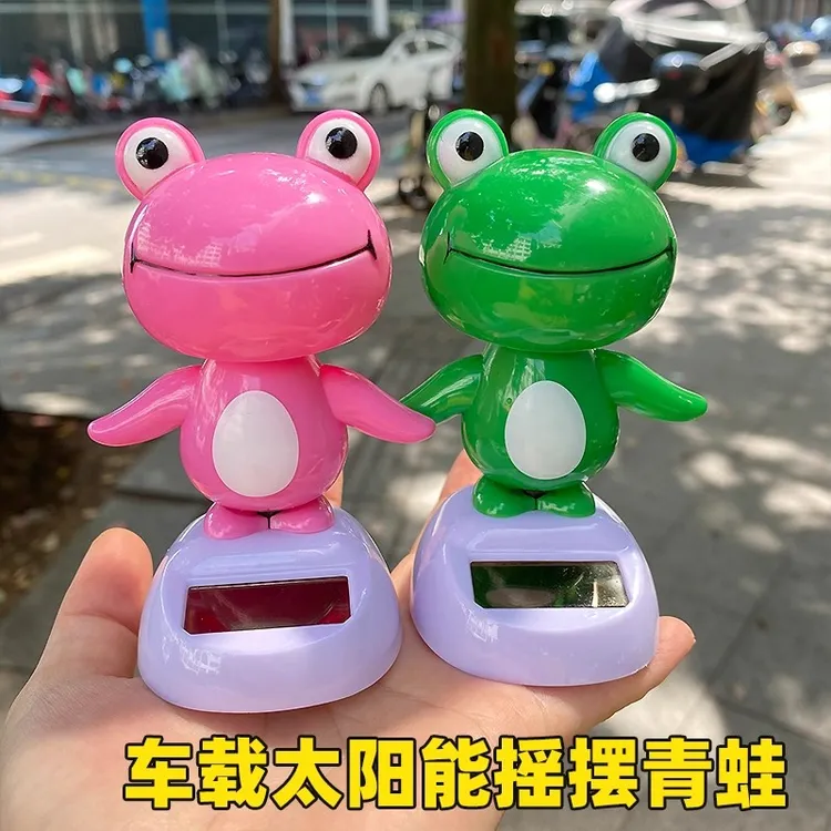 车载太阳能摇摆青蛙摆件汽车内饰装饰仪表台车顶车尾后备箱青蛙
