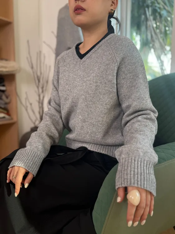 灰色V领百搭休闲羊绒羊毛长袖慵懒风套头衫保暖毛针织衫秋冬厚款