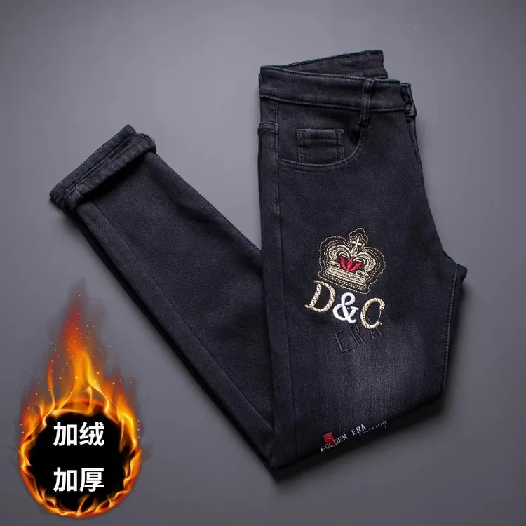 高端刺绣徽章牛仔裤男潮牌冬季厚款2025新款黑色加绒修身小脚长裤