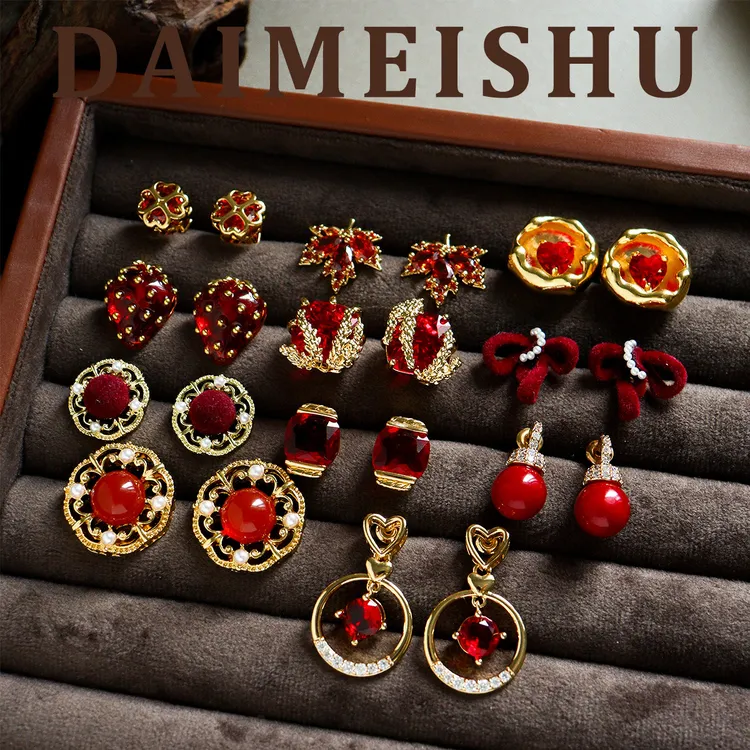 马年复古时尚精致气质百搭红色锆石耳环轻奢高级感新年银针耳饰女