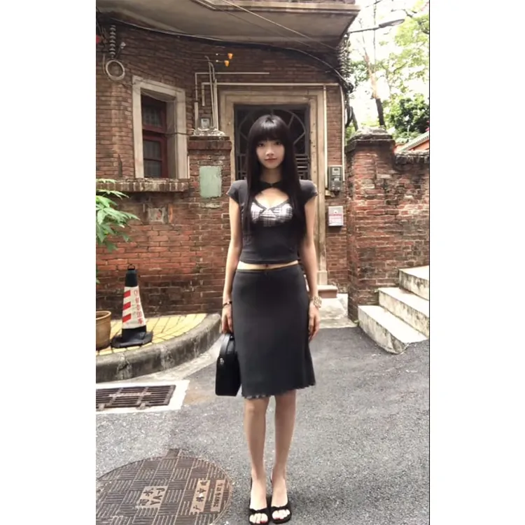 2025夏季新款灰色短袖蕾丝格子拼接短款T恤半身裙女辣妹两件套装