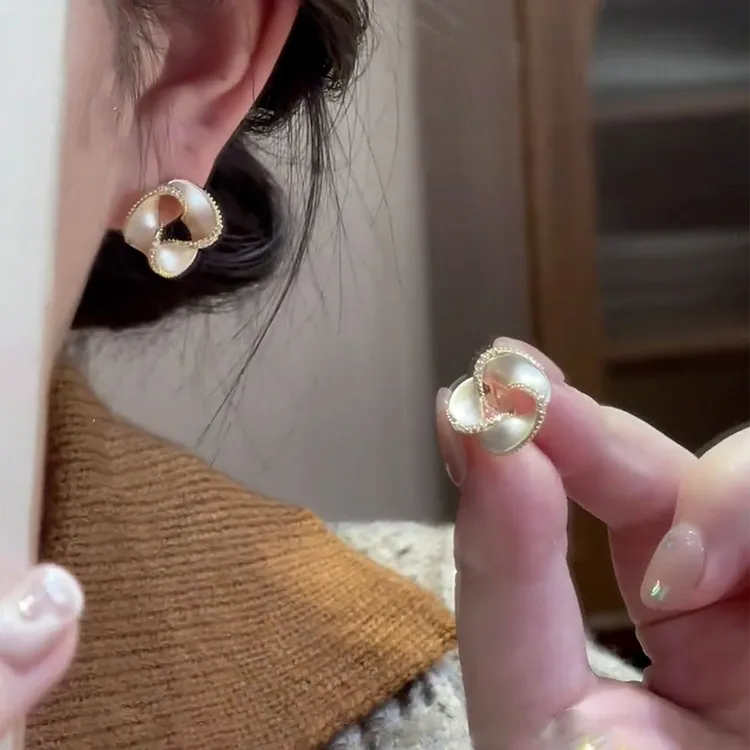 铜合金耳饰 小众独特镶钻缠绕耳钉女2025新款气质高级感耳环双11