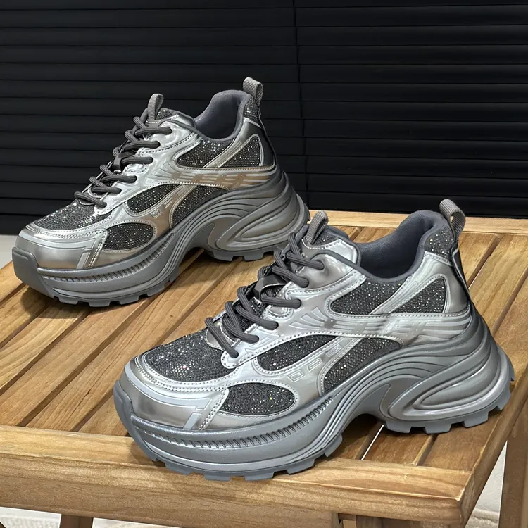 真皮厚底百搭小个子增高复古烫钻老爹鞋女2025春季新款轻便休闲鞋