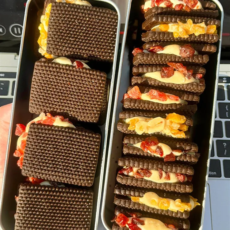 软香拉丝!蔓越莓啵啵奶酥牛轧糖夹心饼干可可味网红休闲小零食品