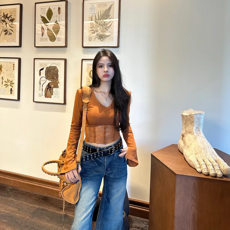 纯欲风V领鱼骨蕾丝打底衫女秋冬新款巨好看收腰显瘦内搭长袖上衣