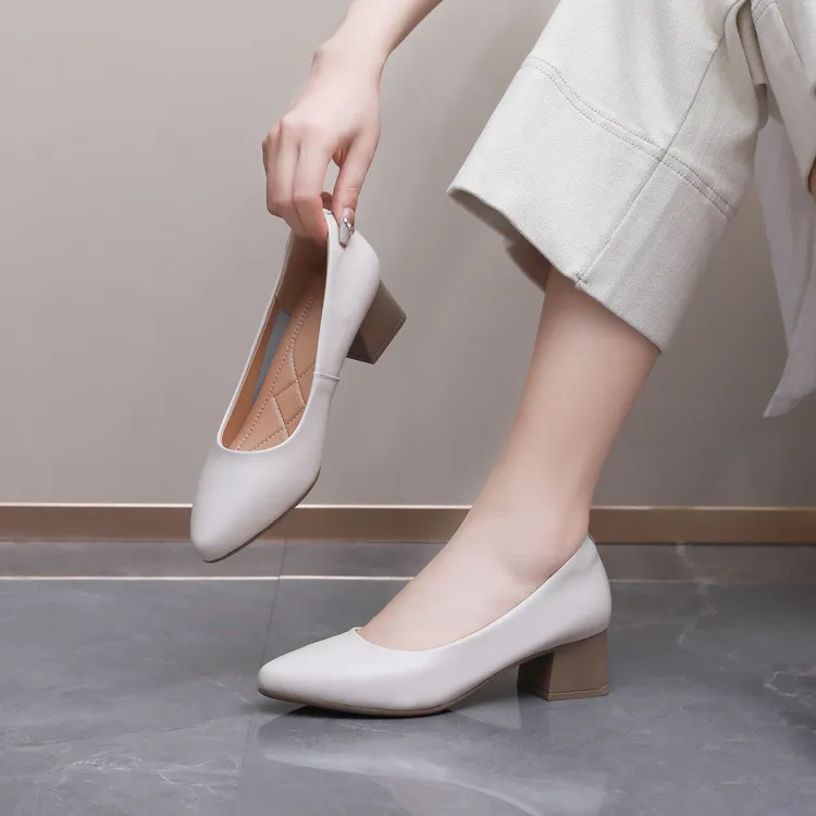 温柔小香风浅口单鞋真皮小码工作鞋尖头一脚蹬中跟低跟软底妈妈鞋