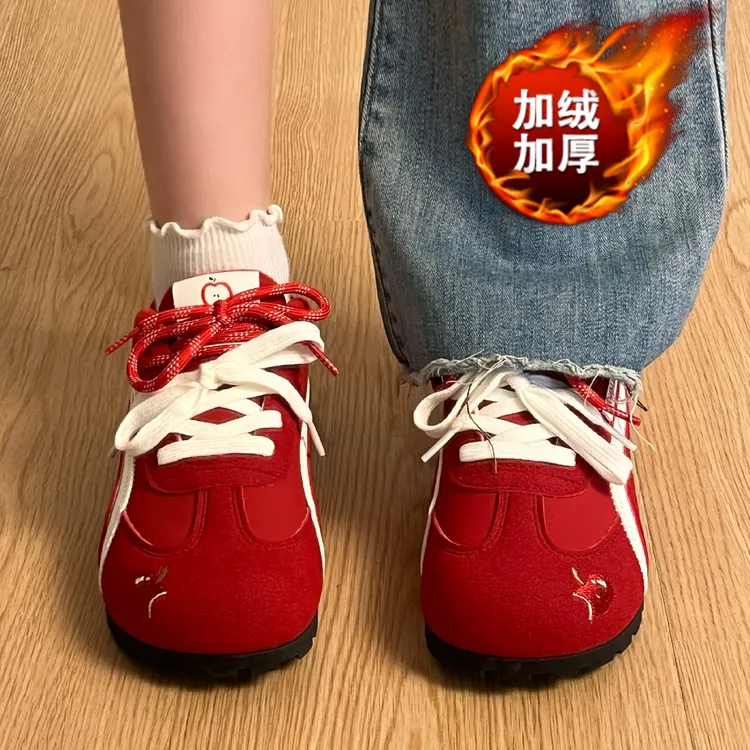 环球爆款红色加绒板鞋女款2025秋冬新款百搭保暖德训鞋时尚休闲鞋