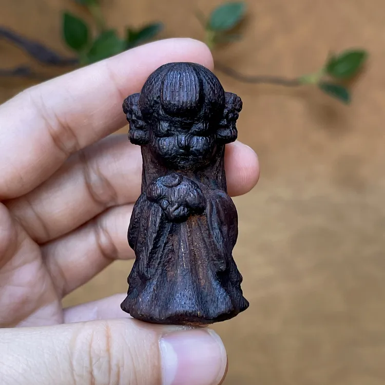 天然降真香小女孩摆件木雕手把件茶宠雕件文玩配饰猫猫推荐