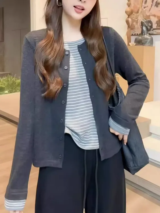 假两件灰色条纹长袖针织衫女秋冬2025新款韩系设计感气质减龄上衣