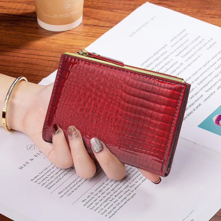 高颜值真皮短款超薄小钱包女气质鳄鱼纹牛皮折叠钱夹多卡位大钞夹