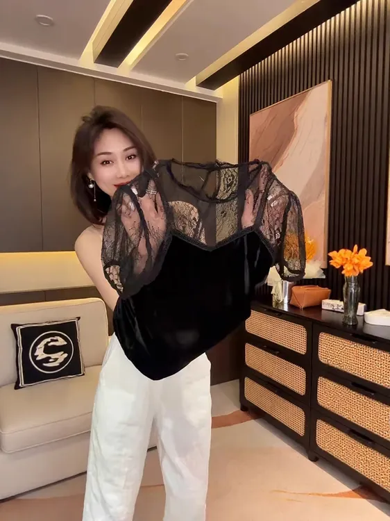 蕾丝拼接冰丝绒短袖t恤女设计感假两件小香风打底衫法式黑色上衣