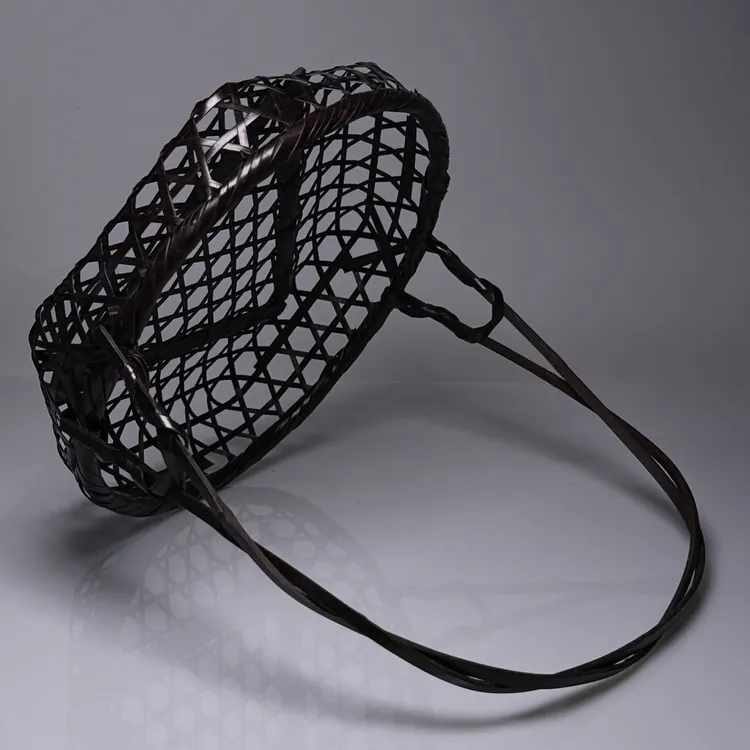 日本老竹编提梁花器，手工编织，做工精细，适合摆放花卉或收纳使用