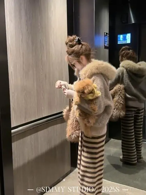 2025冬季新款韩系高级感毛领连帽针织开衫外套搭配休闲裤两件套女