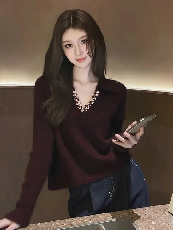 2025轻熟风韩系氛围感独特漂亮针织衫上衣酒红色v领长袖毛衣女秋
