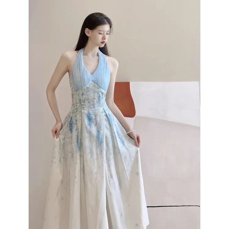 【5543人收藏】蓝色挂脖收腰显瘦碎花连衣裙女夏季新款小清新甜美超