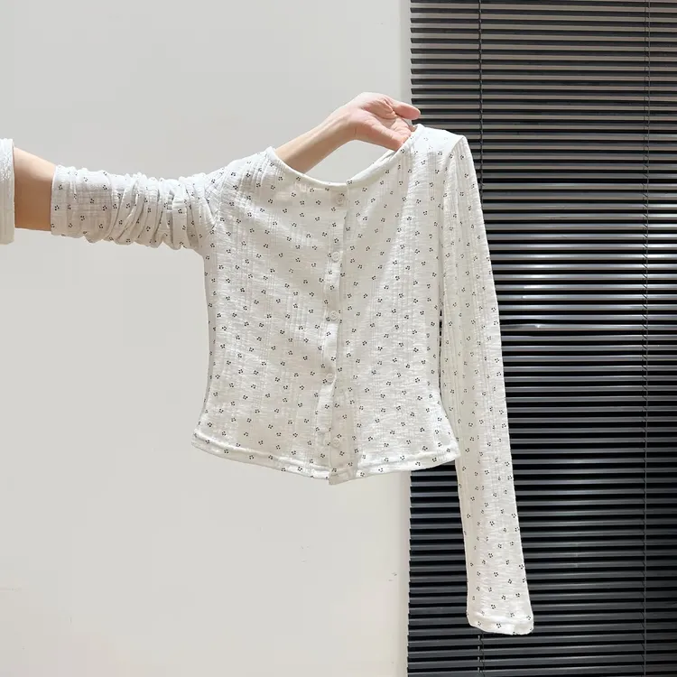 小婉薇 新款秋冬穿搭碎花纽扣开衫内搭打底长袖T恤修身显瘦上衣女