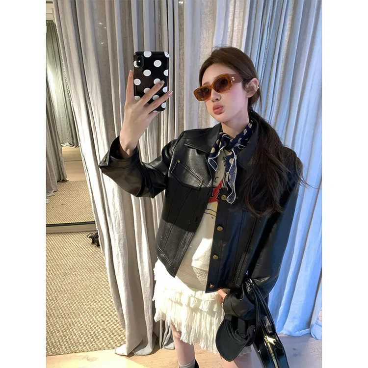 2025秋季新款翻领皮衣短款外套女高级感气质显瘦铆钉休闲夹克上衣