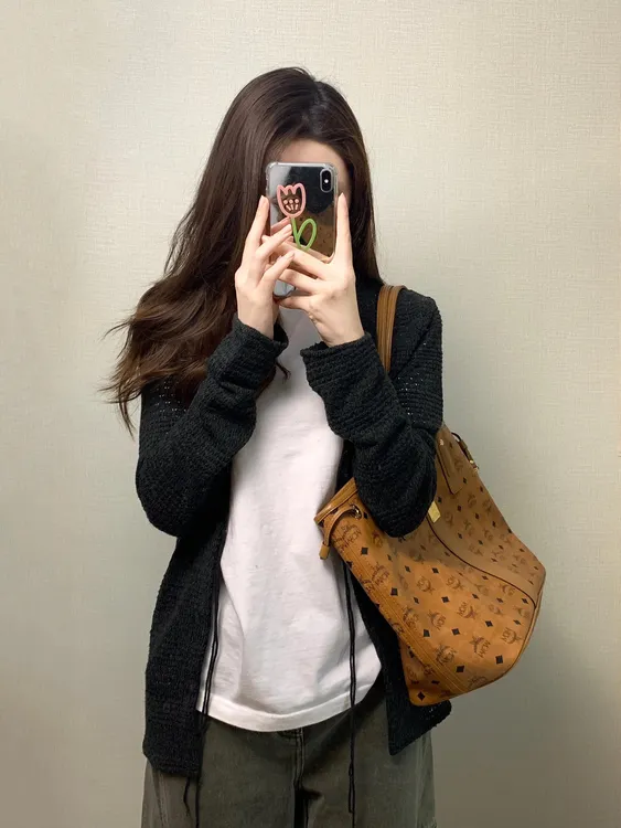 2025早春新款慵懒风高级感黑色宽松软糯开衫毛衣外套百搭工装裤